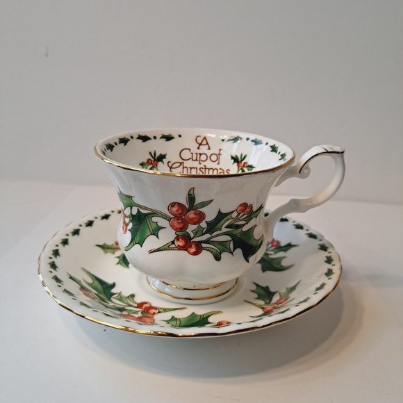 A Cup Of Christmas Tea Cup & Saucer Bone China Gold Trim Waldman House Tom Hegg - Picture 7 of 10